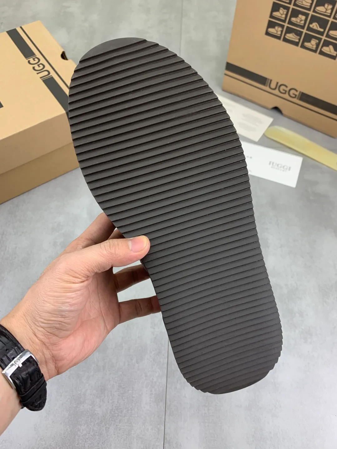 Men's men's shoes 💰P580 New arrival 🆕🆕🆕 IUGGI men's shoes slip-on loafers British style fashionable retro casual sneakers Convenient, comfortable, casual, versatile style Wool lining is comfortable and warm Rubber outsole Non-slip and firm Size: 39-44 Three colors 8731-8